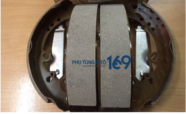 Má phanh sau Toyota Fortuner Má phanh sau Toyota Fortuner