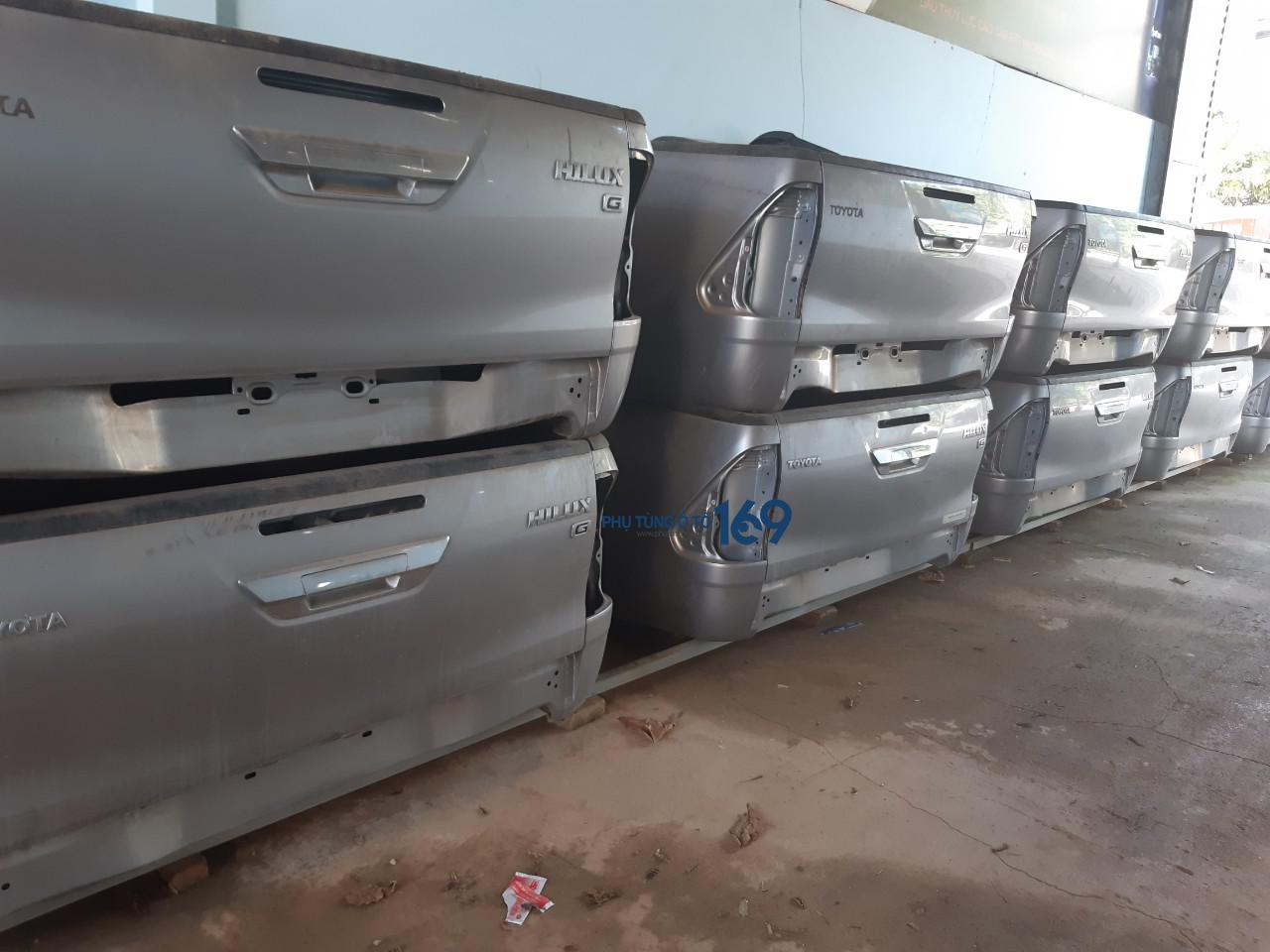 Thùng sau Toyota Hilux Thùng sau Toyota Hilux