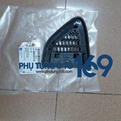 Ốp mang cá tai xe trái Chevrolet Captiva