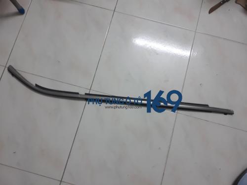 ẹp chân kính cánh cửa sau phải Mazda 3 ẹp chân kính cánh cửa sau phải Mazda 3