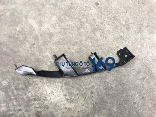 Nẹp cài đèn pha phải Mazda Bt50 Nẹp cài đèn pha phải Mazda Bt50