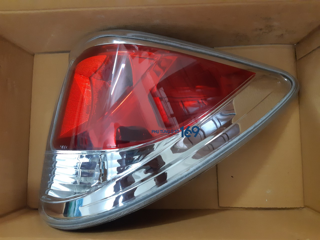 Đèn hậu miếng ngoài trái Mazda Bt50 Đèn hậu miếng ngoài trái Mazda Bt50