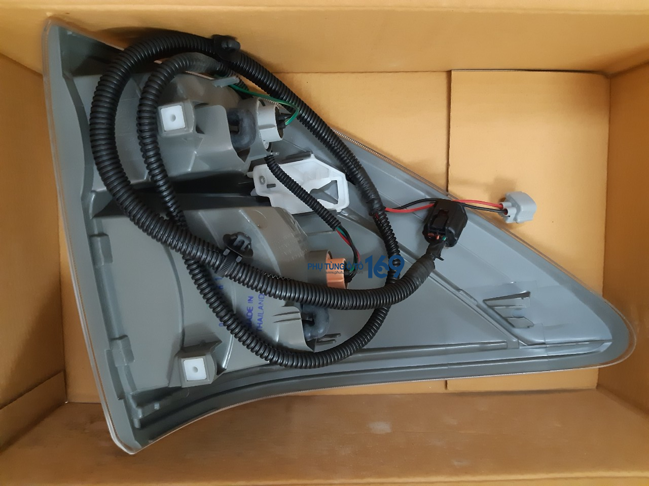 Đèn hậu ngoài phải Mazda Bt50 Đèn hậu ngoài phải Mazda Bt50