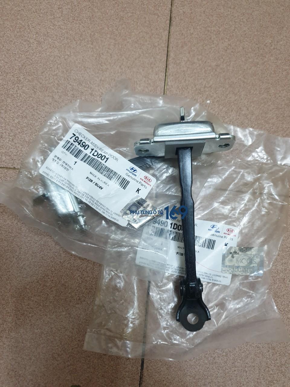 Hạn chế cánh cửa Kia Carens Hạn chế cánh cửa Kia Carens