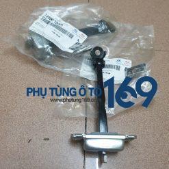 Hạn chế cánh cửa Kia Carens