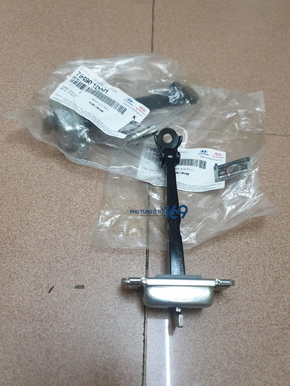 Hạn chế cánh cửa Kia Carens Hạn chế cánh cửa Kia Carens