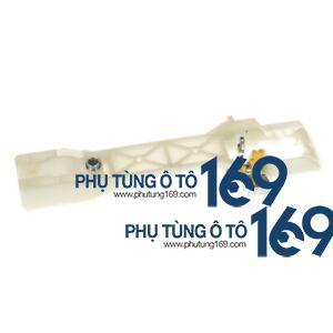Đế bắt tay mở cửa sau trái Kia Carens Đế bắt tay mở cửa sau trái Kia Carens