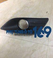 Ốp đèn gầm phải Ford Focus