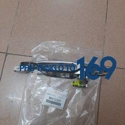 Tay mở cửa ngoài trước trái Mitsubishi