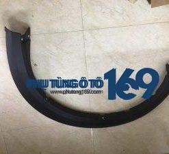 Ốp phồng tai xe Mitsubishi Triton