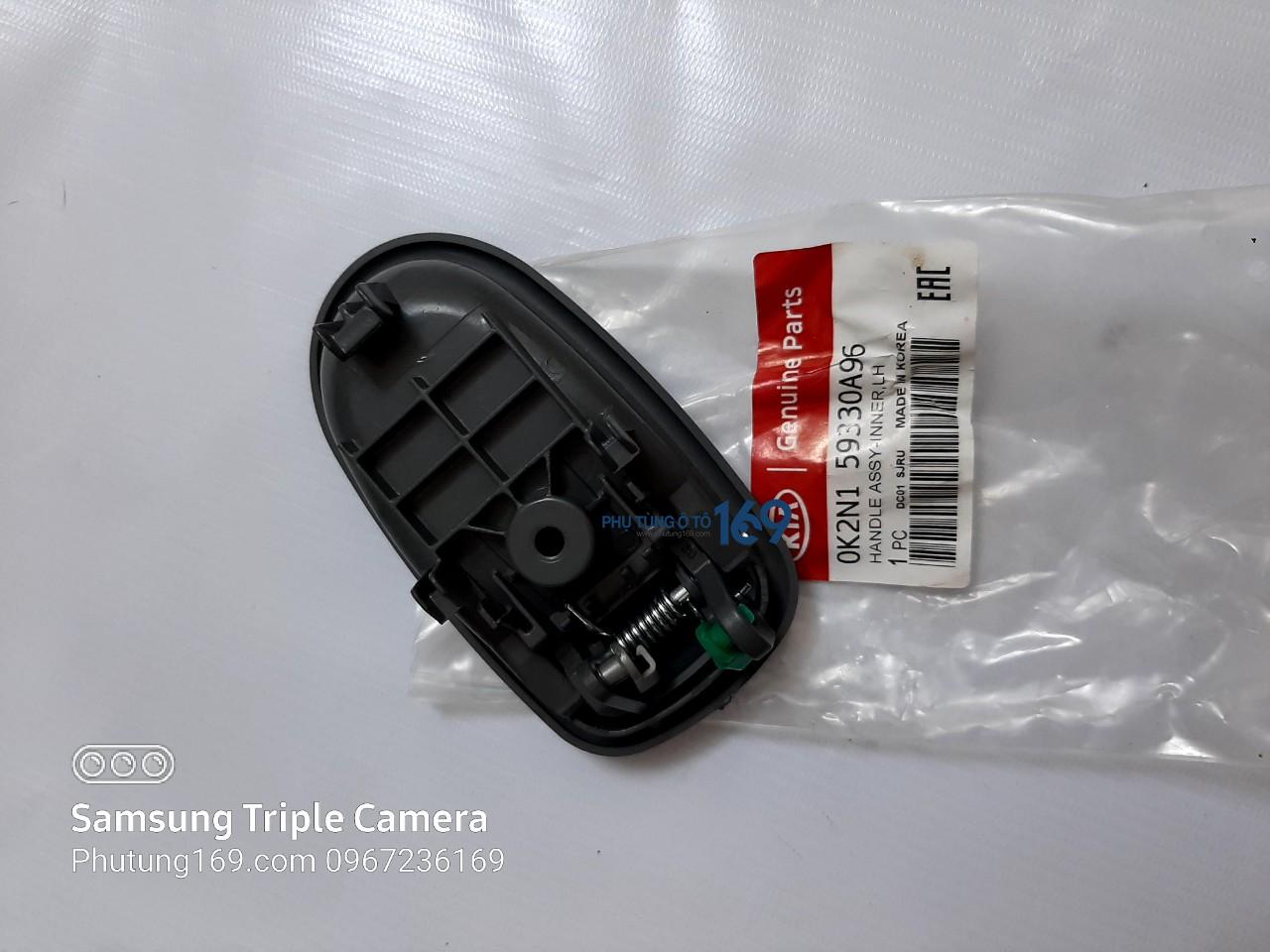 Tay mở cửa trong Kia Spectra 2003 – 2007.1 Tay mở cửa trong Kia Spectra 2003 – 2007