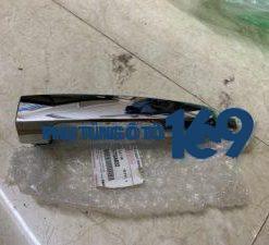 Tay mở cửa trước Mitsubishi Triton