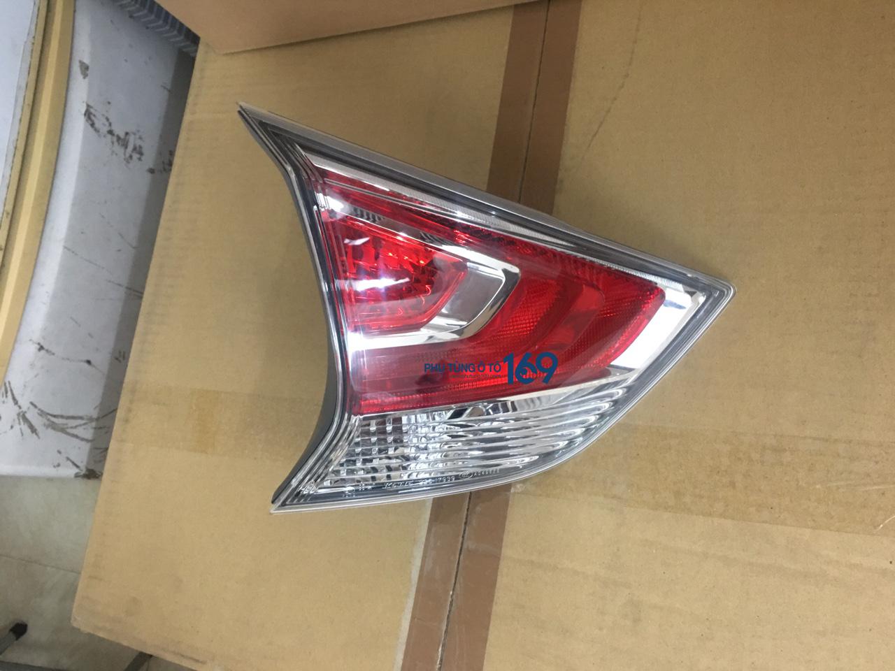 Đèn hậu miếng trong trái Nissan Xtrail Đèn hậu miếng trong trái Nissan Xtrail