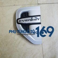 Ốp mang cá tai xe Ford Everest