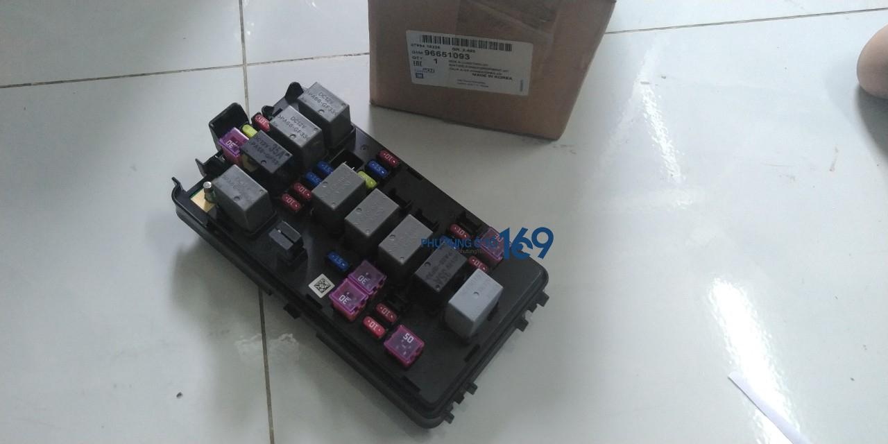 Hộp cầu chì khoang động cơ Daewoo Gentra Hộp cầu chì khoang động cơ Daewoo Gentra