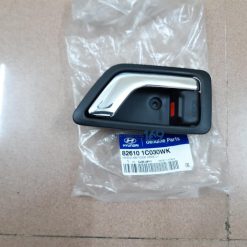 Tay mở cửa trong Hyundai Getz 826101C030WK