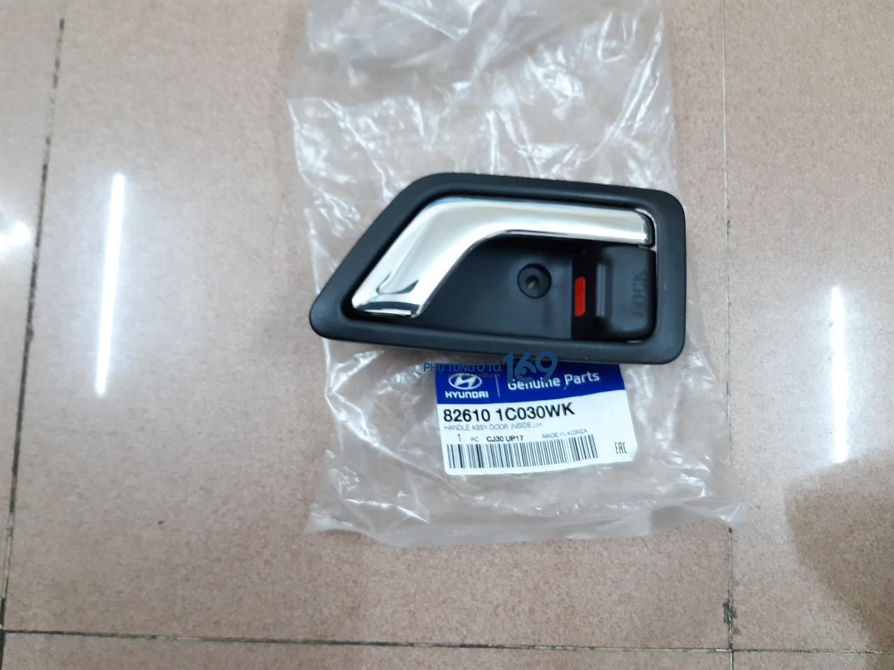Tay mở cửa trong Hyundai Getz 826101C030WK Tay mở cửa trong Hyundai Getz 826101C030WK
