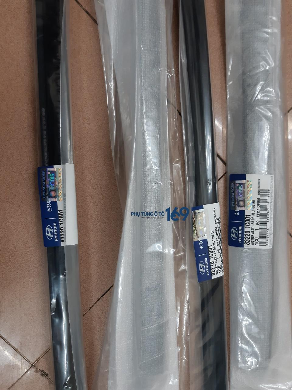 Nẹp chân kính phải Hyundai Getz 822201C001 Nẹp chân kính phải Hyundai Getz 822201C001
