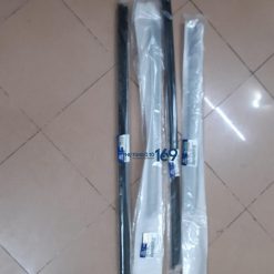 Nẹp chân kính cánh cửa ngoài trước trái Hyundai Getz 822101C001