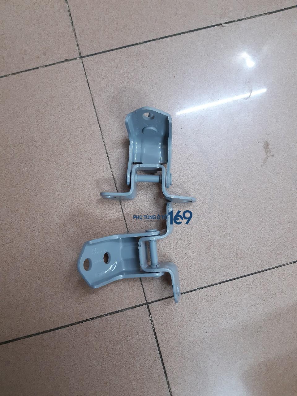 Bản lề cánh cửa Mazda Bt50 Bản lề cánh cửa Mazda Bt50