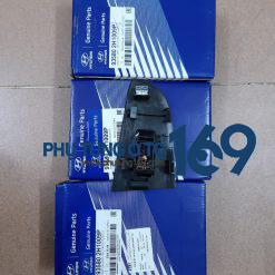 Công tắc lên kính sau phải Hyundai elantra 2008
