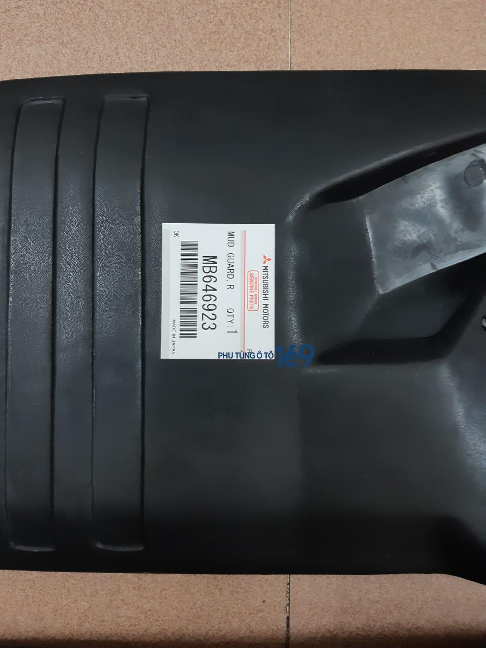 chắn bùn bánh sau pajero v31 giá rẻ