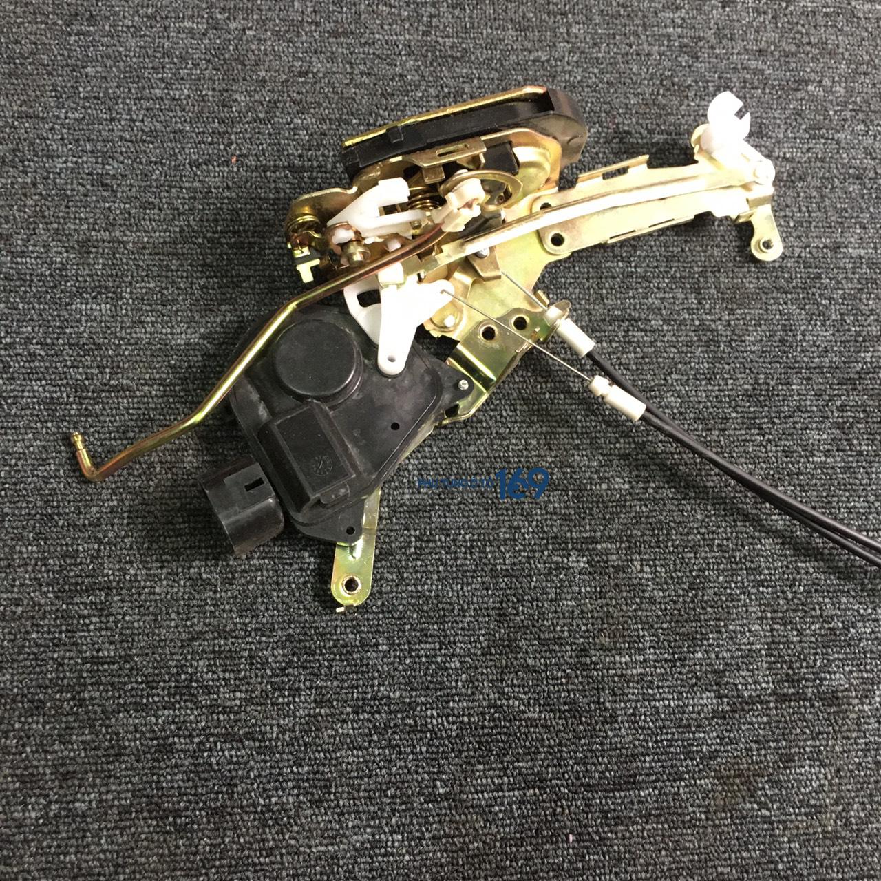 Ổ khóa ngậm cánh cửa Lifan 620 Ổ khóa ngậm cánh cửa Lifan 620