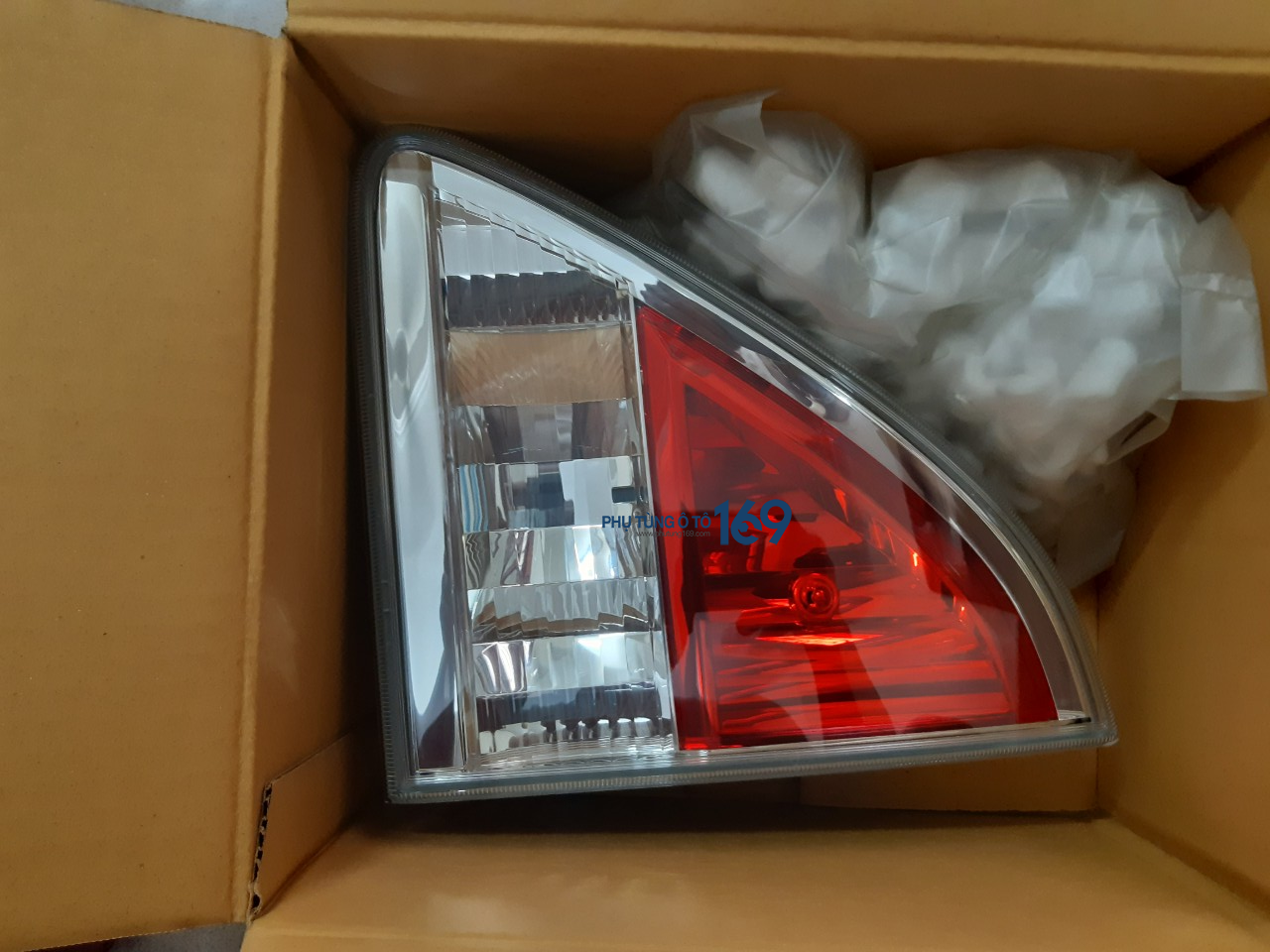 Đèn hậu trong phải Mazda Bt50 Đèn hậu trong phải Mazda Bt50