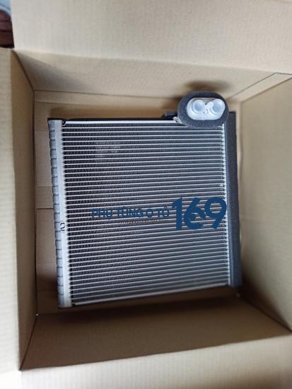 Giàn lạnh trước Toyota Hinglander Giàn lạnh trước Toyota Hinglander