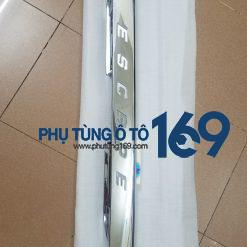 Nẹp mạ cốp hậu Ford Escaper