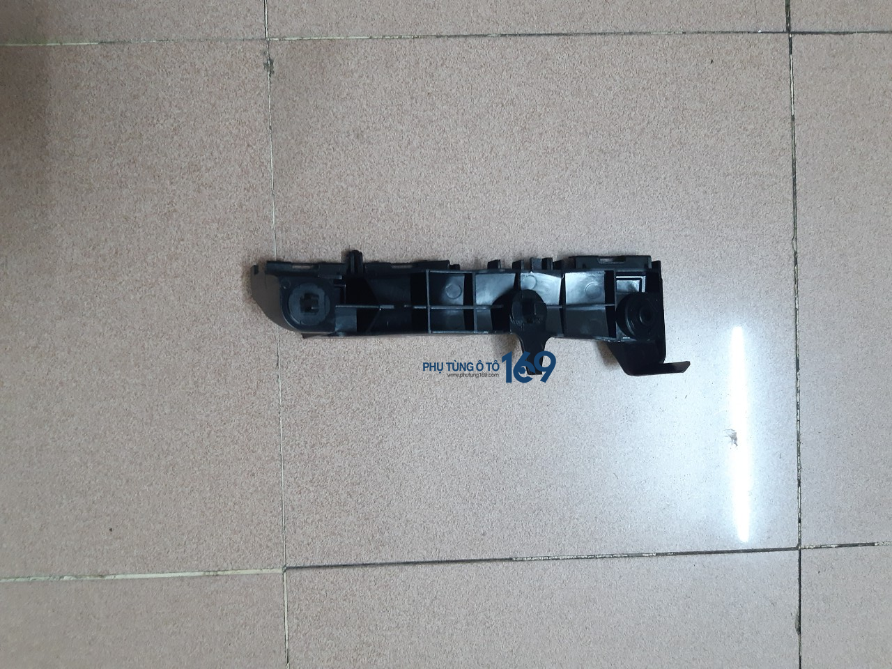 Bát cản trước Toyota Fortuner Bát cản trước Toyota Fortuner