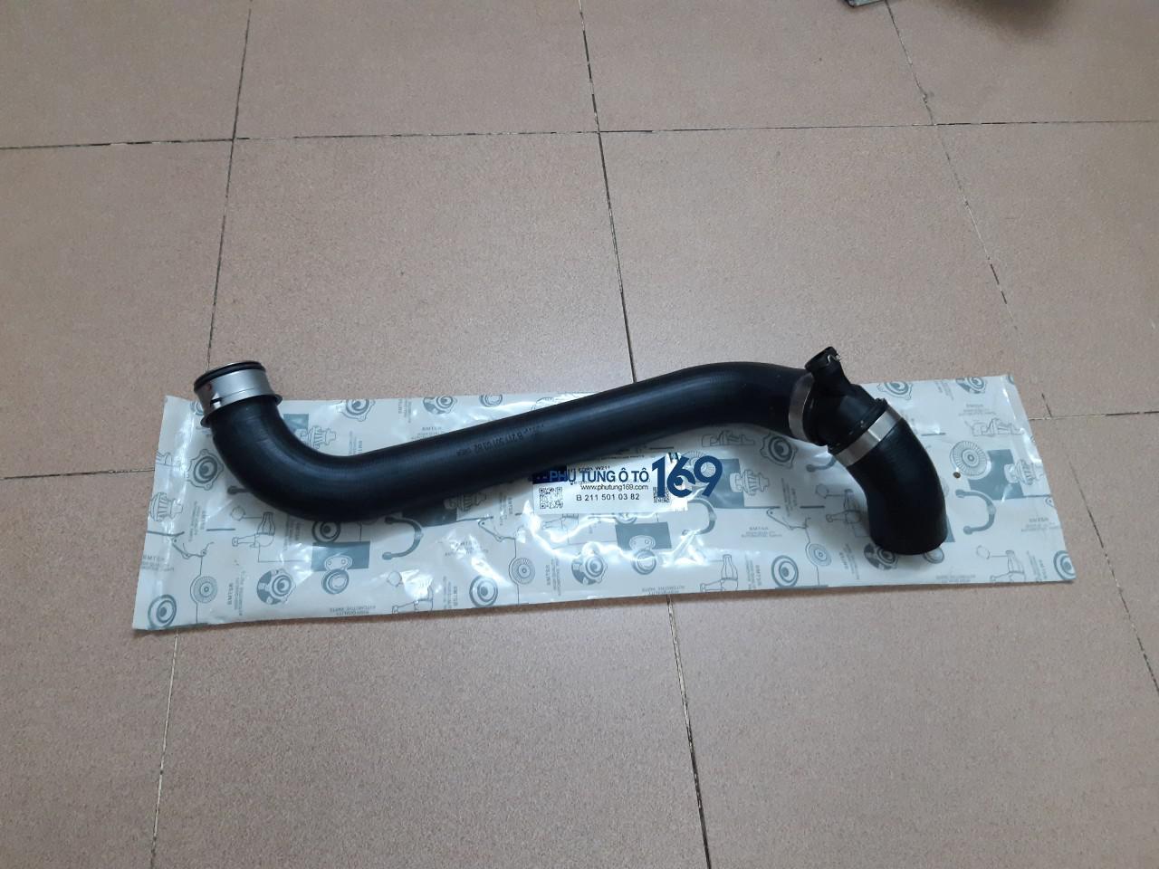 Ống nước trên két nước Mercedes E240 Ống nước trên két nước Mercedes E240