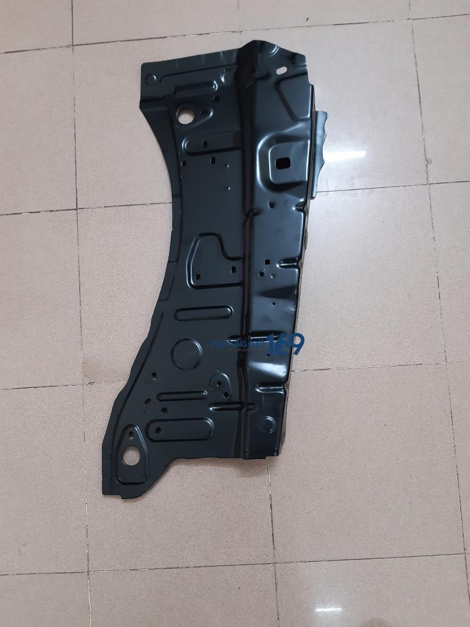 Xương tai xe Toyota Fortuner Xương tai xe Toyota Fortuner