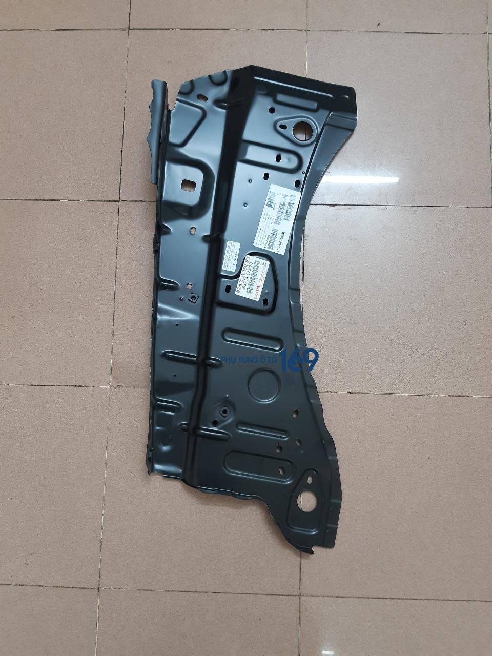 Xương tai xe Toyota Fortuner Xương tai xe Toyota Fortuner