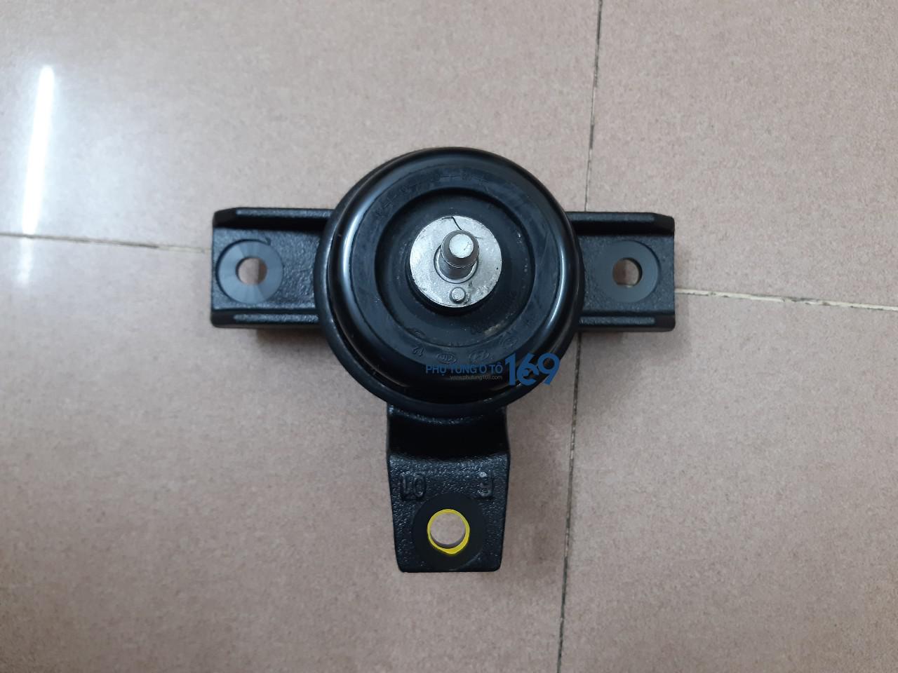 Chân Máy trước phải Hyundai Santafe Chân Máy trước phải Hyundai Santafe