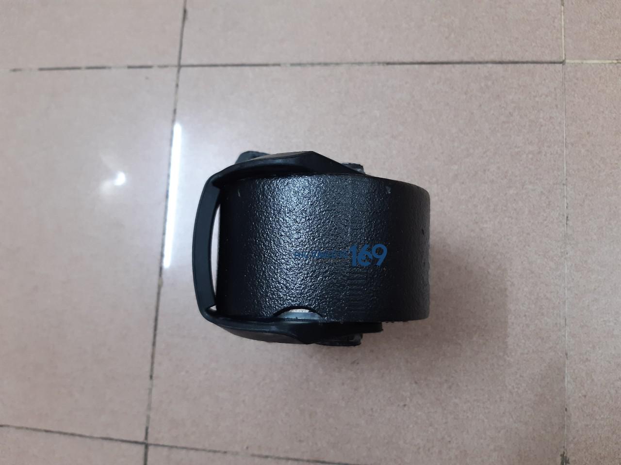 Chân máy két nước Hyundai Santafe Chân máy két nước Hyundai Santafe