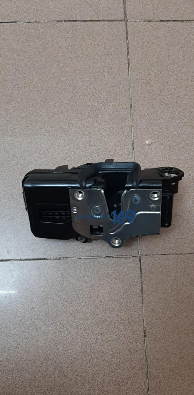 Cơ cấu ổ khóa ngậm sau lái Chervolet Captiva.6 Cơ cấu ổ khóa ngậm sau lái Chervolet Captiva