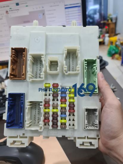 Hộp cầu chì Ford Ranger Hộp cầu chì Ford Ranger