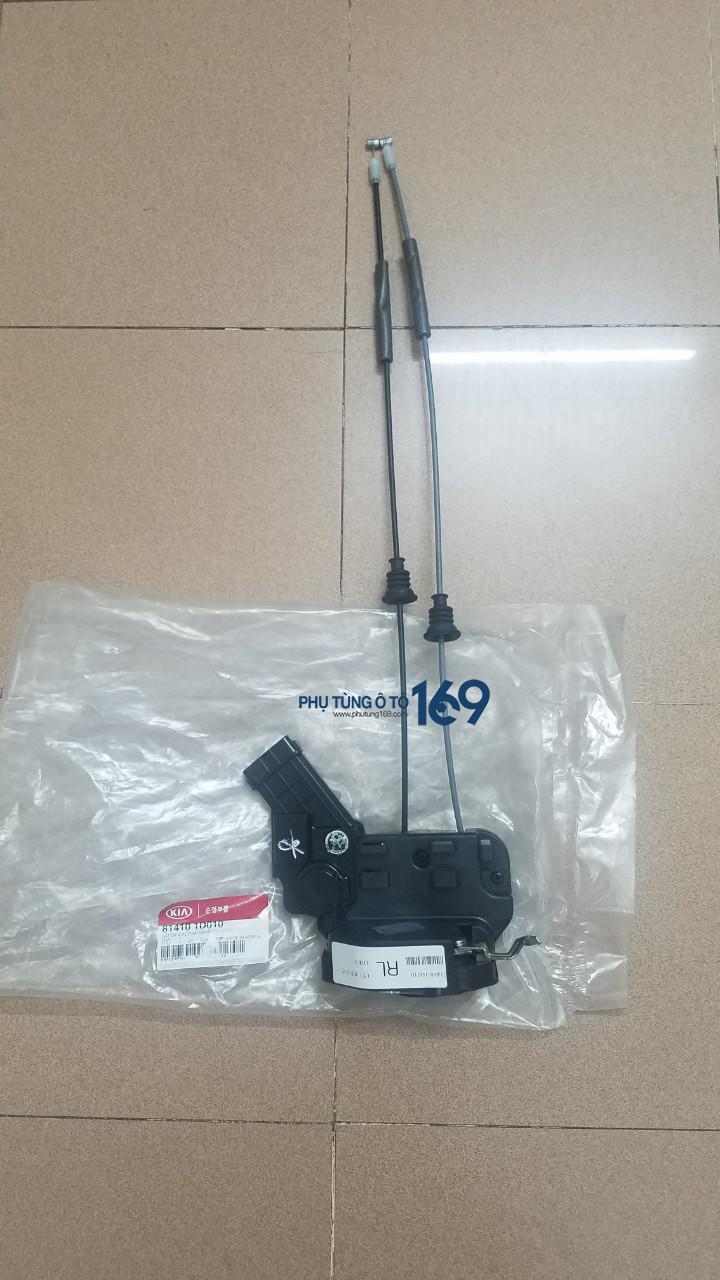 Cơ cấu khóa ngậm sau lái Kia Carens Cơ cấu khóa ngậm sau lái Kia Carens