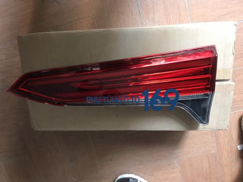 Đèn hậu trong phải Toyota Fortuner Đèn hậu trong phải Toyota Fortuner