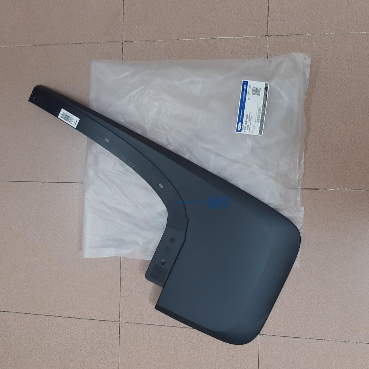 Chắn bùn bánh sau trái Ford Ranger Chắn bùn bánh sau trái Ford Ranger