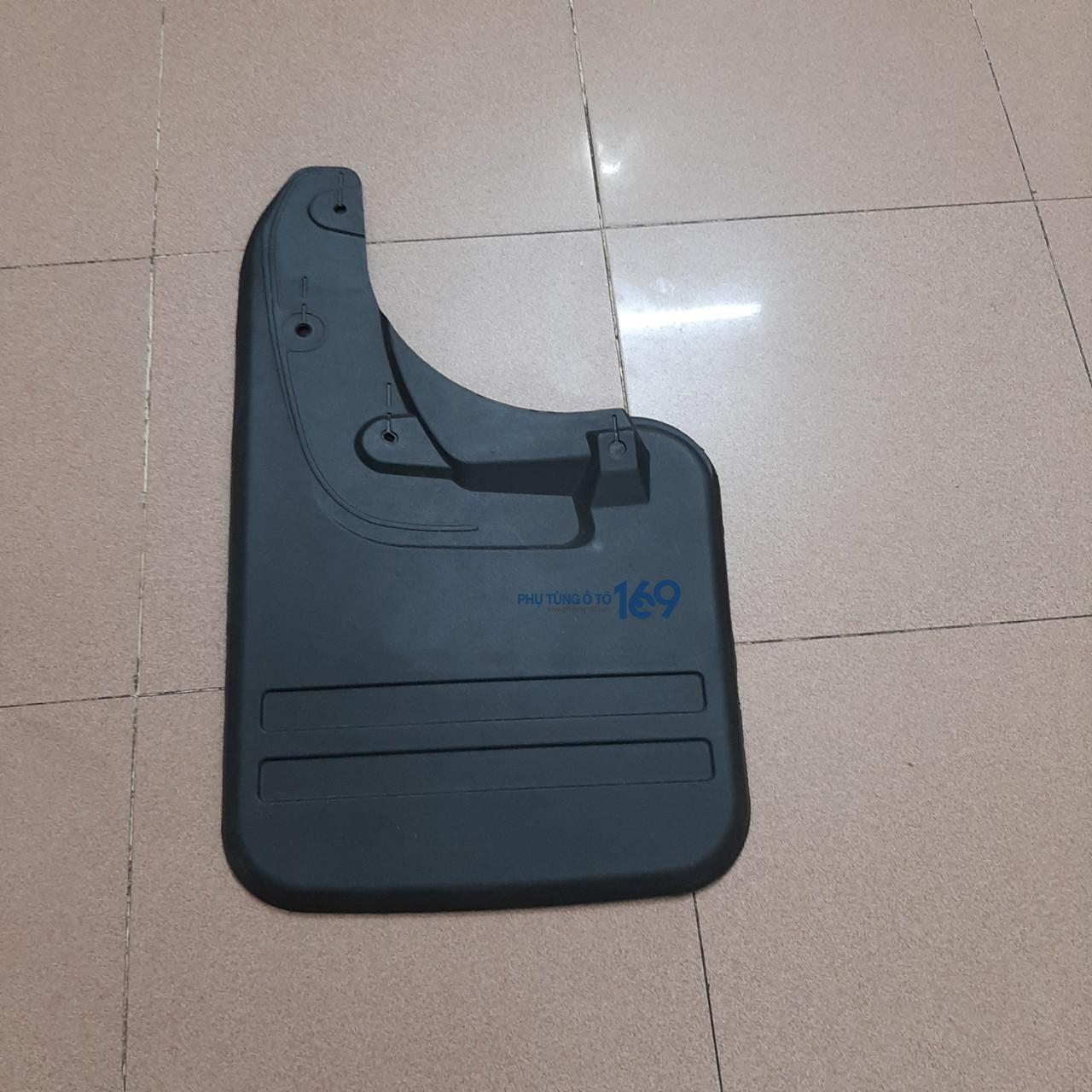 Chắn bùn bánh sau trái Toyota Hilux.1 Chắn bùn bánh sau trái Toyota Hilux