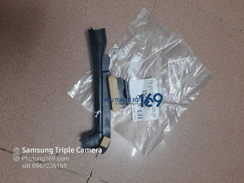 Ốp góc kính chắn gió Isuzu QKR Ốp góc kính chắn gió Isuzu QKR