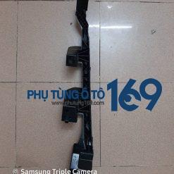 Phe cài đèn pha phải Mazda