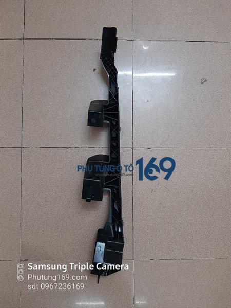 Phe cài đèn pha phải Mazda Phe cài đèn pha phải Mazda