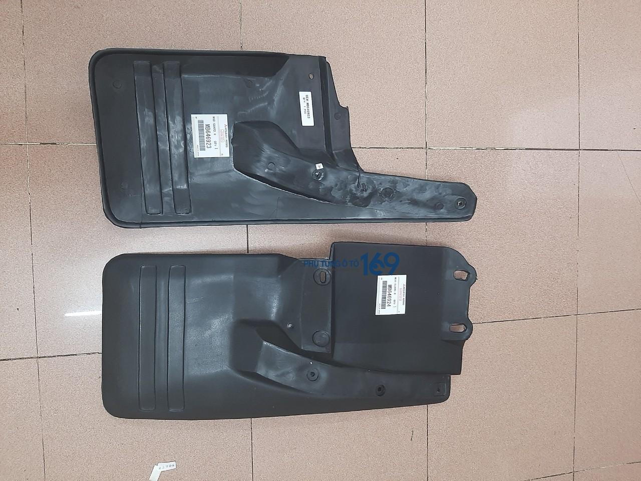 Chắn bùn bánh sau phải Mitsubishi Pajero V6300 Chắn bùn bánh sau phải Mitsubishi Pajero V6300