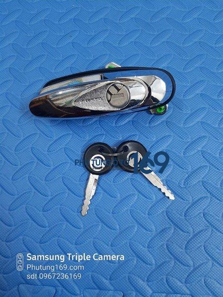 Tay mở nắp thùng sau Mazda Bt50 Tay mở nắp thùng sau Mazda Bt50