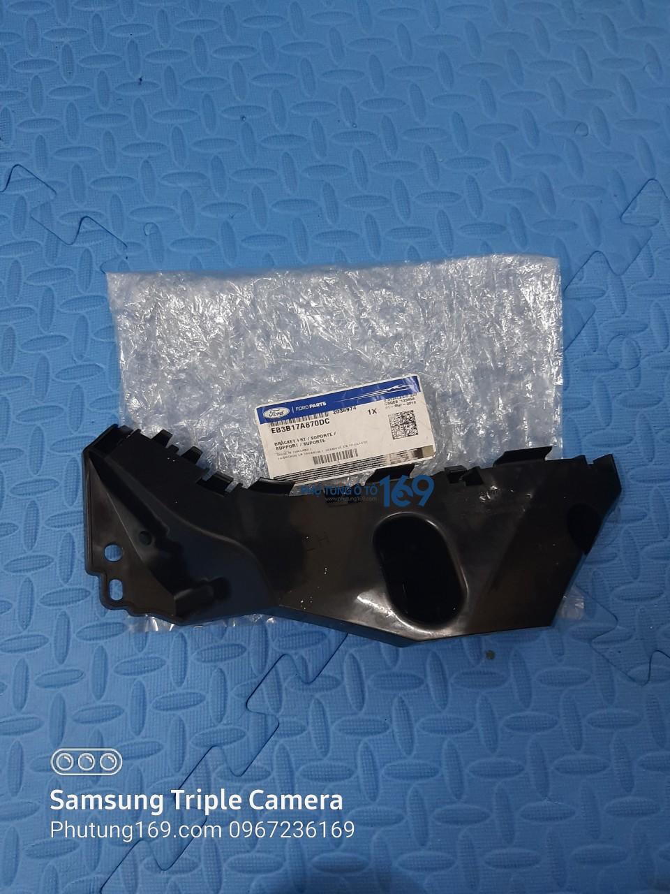 Phe cài cản trước phải Ford Ranger XLS Phe cài cản trước phải Ford Ranger XLS