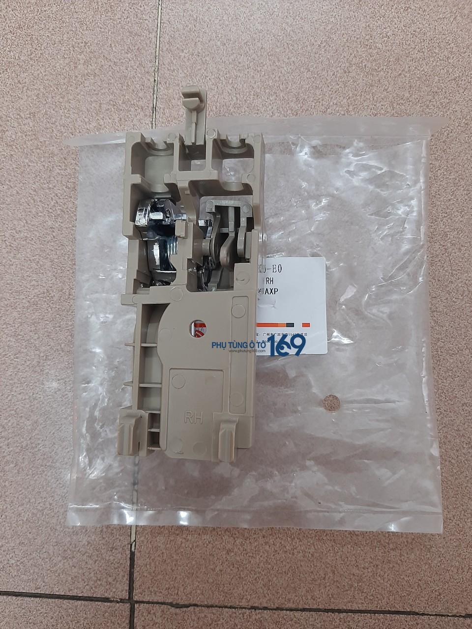 Tay mở cửa trong Toyota Altis Tay mở cửa trong Toyota Altis