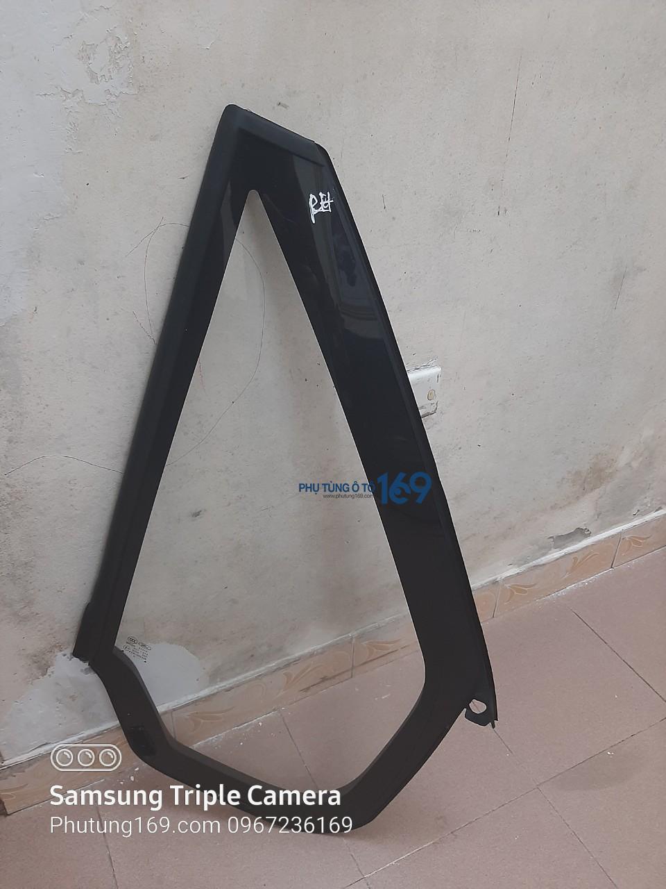 Kính tam giác cánh cửa trước trái Ford Transit Kính tam giác cánh cửa trước trái Ford Transit